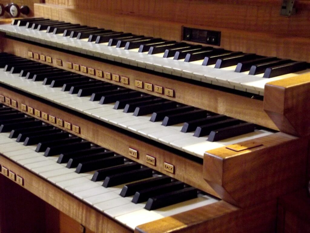 3 tiered church organ